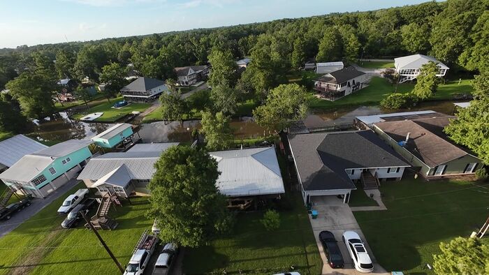 Listing aerial: home, roofline and lot